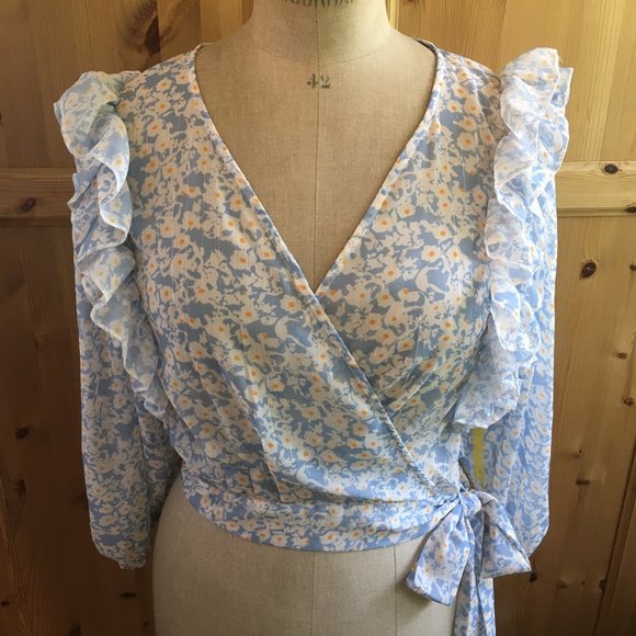 NWT Pale Blue Tie Waist Top with Ruffled Shoulder Size M - Picture 4 of 13